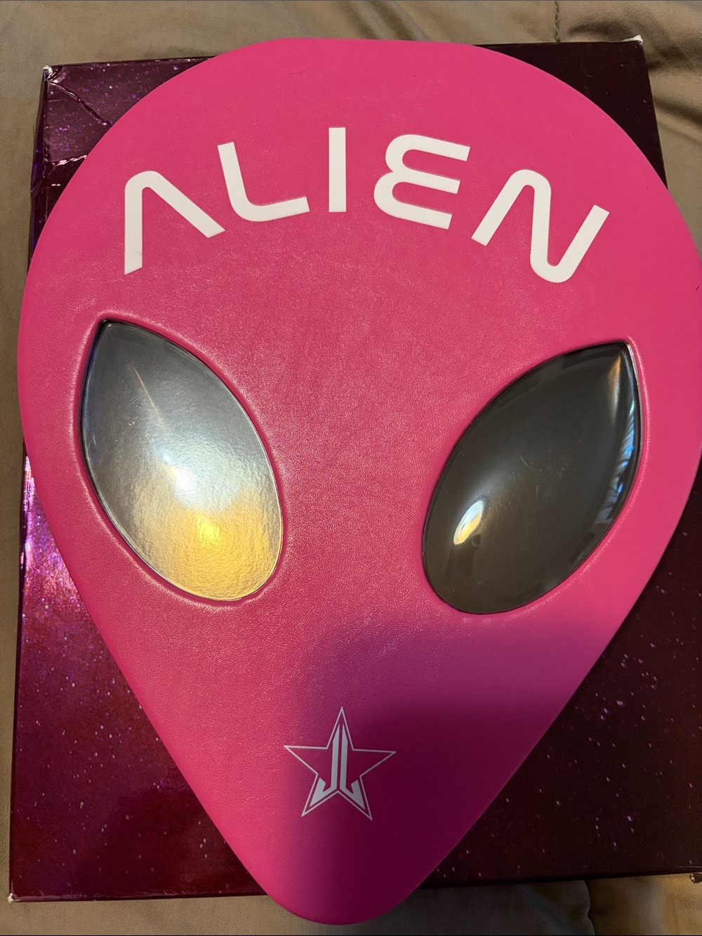 Jeffree Star Alien Pink Eyeshadow Palette